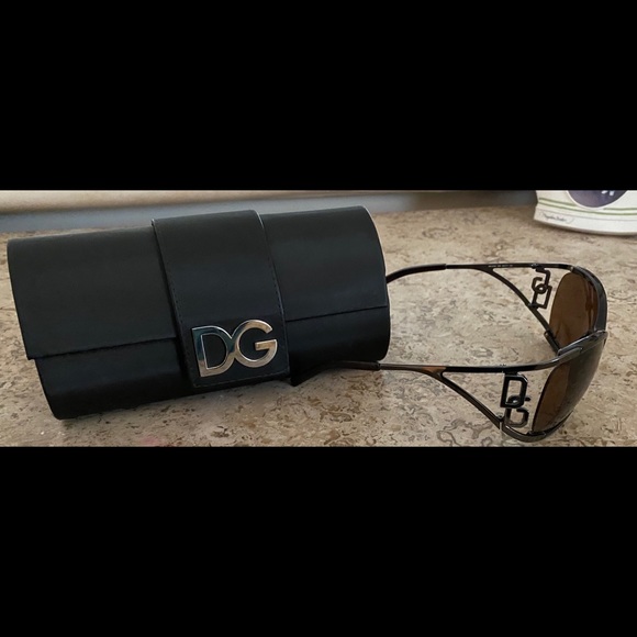 DOLCE & GABANNA SUN GLASSES never used with case - Picture 5 of 8
